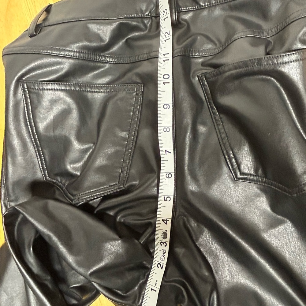 Women’s small faux leather stretch pants - Picture 4 of 9